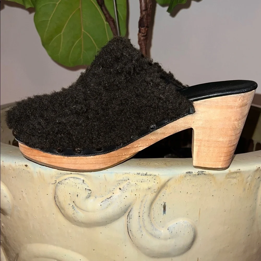 Free People Women’s Cabin Fever Brown Faux Fur Slip on Wood Heel Clogs Mules 38